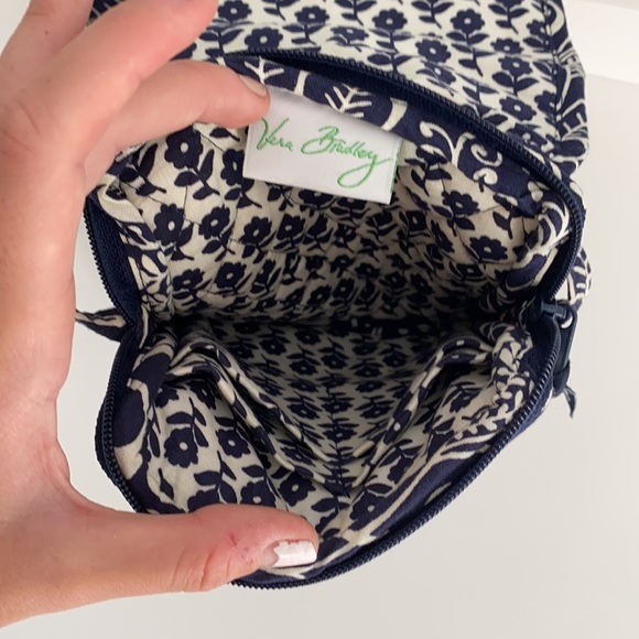 Vera Bradley Crossbody Bag - Picture 3 of 6